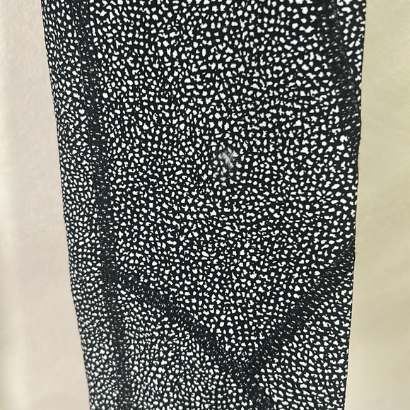 Lululemon Sz 4 Leggings Salt Alpine Black White Print Reflective - Picture 6 of 12